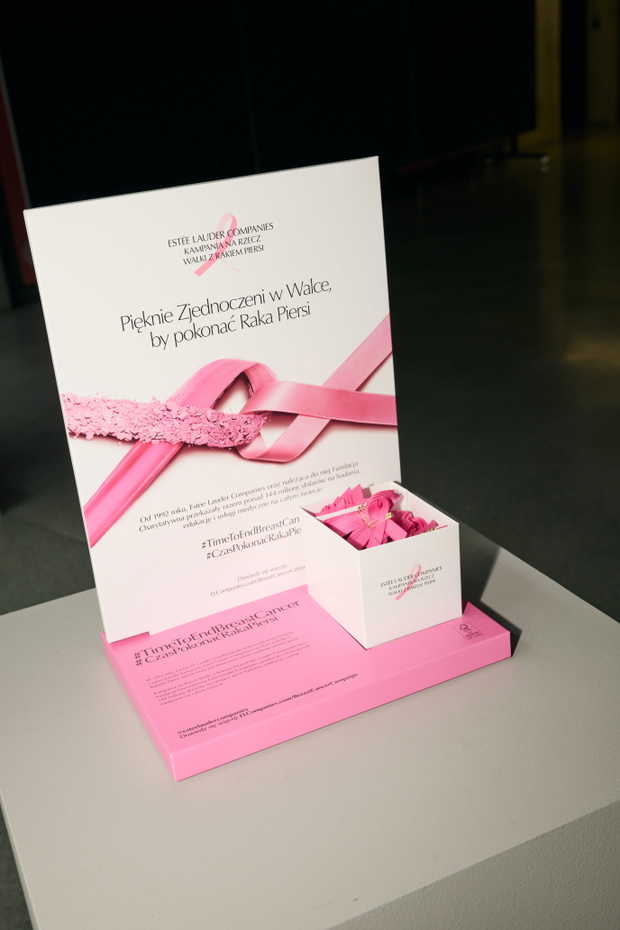 Razem odważniejsze: Estée Lauder Companies i Różowa Wstążka, która jednoczy kobiety