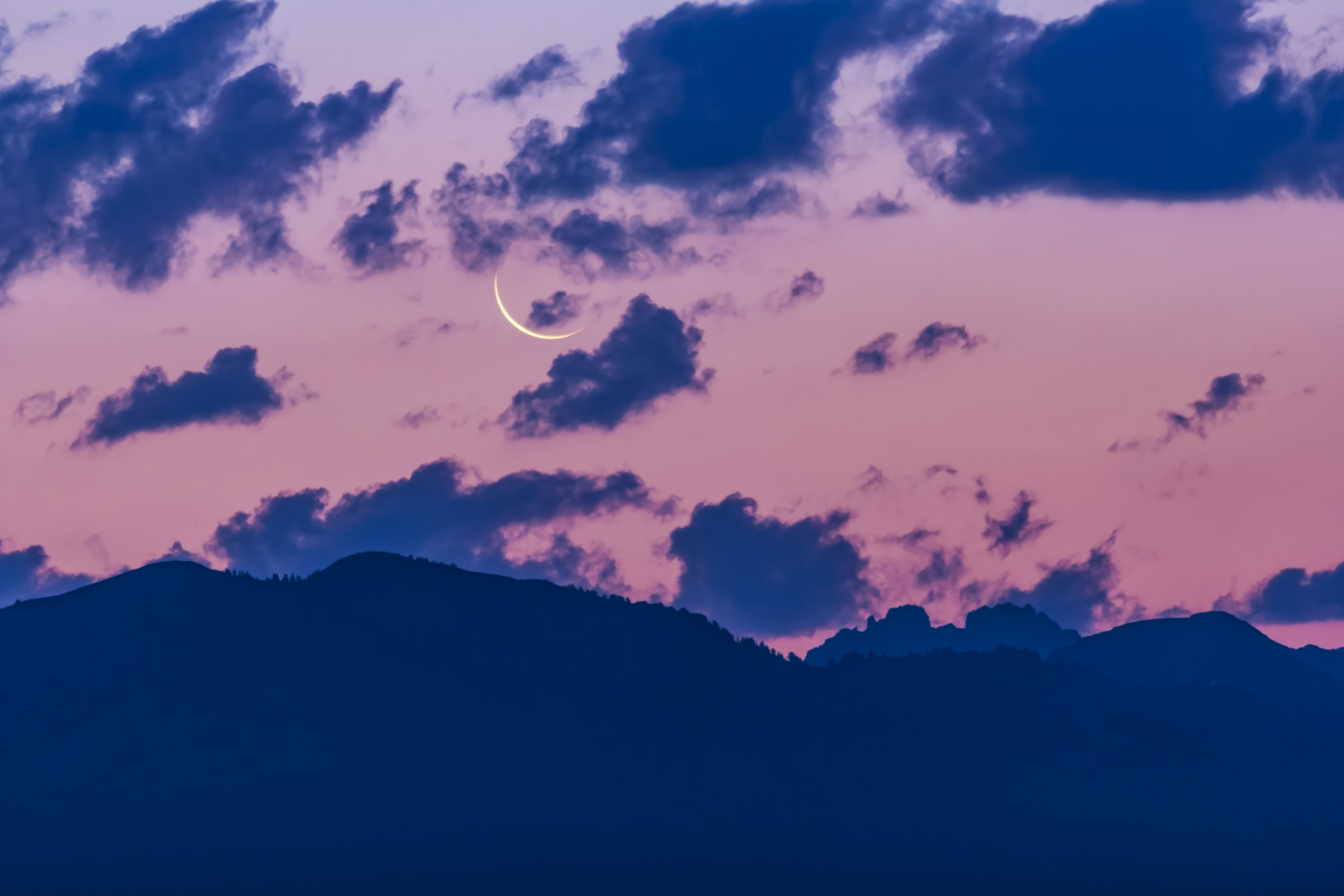 The thin waning crescent Moon at dawn on August 20