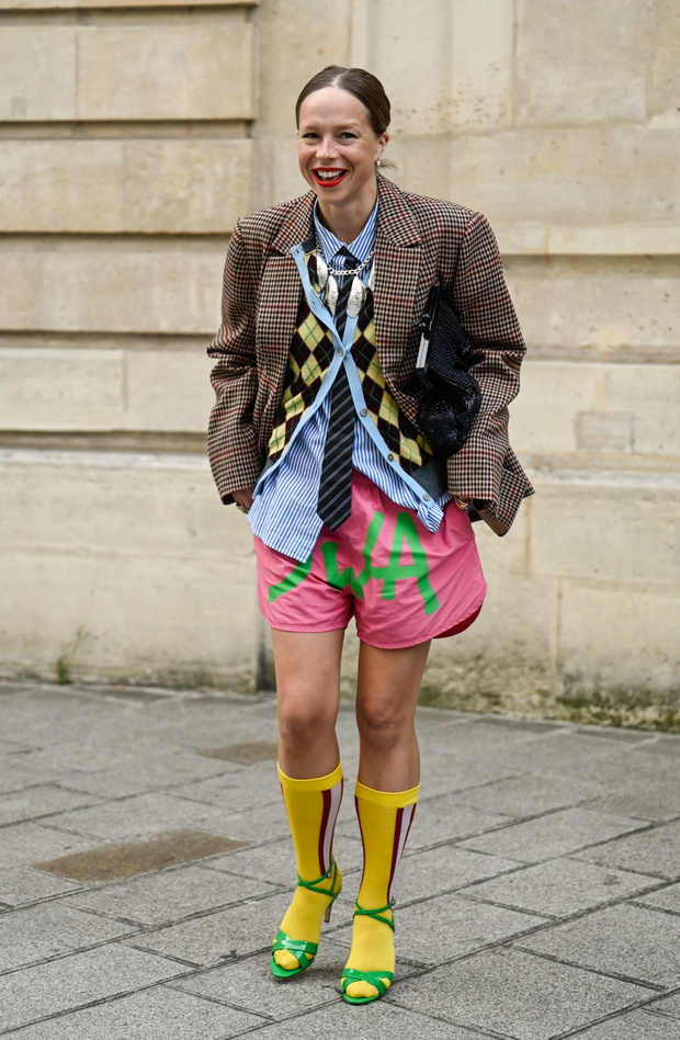 Street Style - Paris Fashion Week - Womenswear Spring Summer 2026 - Day Nine