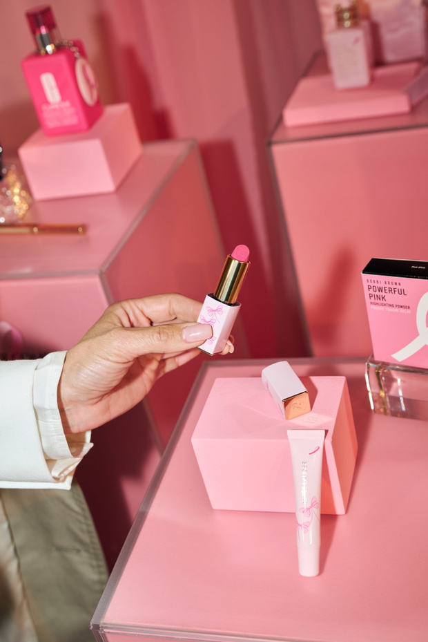 Razem odważniejsze: Estée Lauder Companies i Różowa Wstążka, która jednoczy kobiety