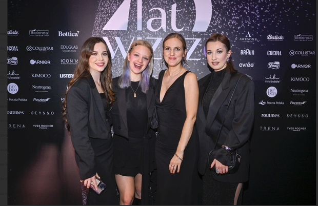 Od prawej Aleksandra Piwowarska (Bielenda Group), Iwona Czopek (Bielenda Group), Pola Słopecka @pola.slopecka oraz Kamila Stochmal (Bielenda Group). Fot. Akpa