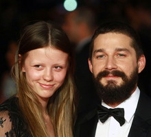 Shia LaBeouf i Mia Goth