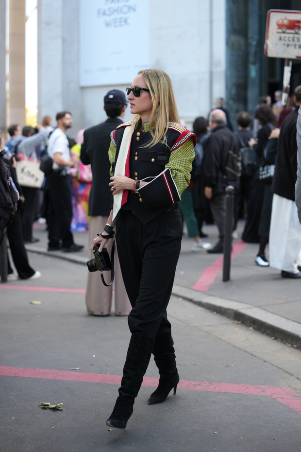 Street Style - Paris Fashion Week - Womenswear Spring Summer 2026 - Day Two