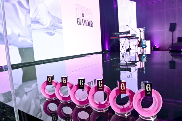 Statuetki Kobieta Roku Glamour ufundowała marka APART.