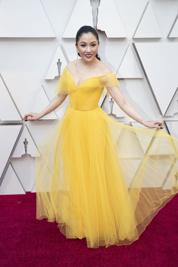 Oscary 2019: Constance Wu w kreacji Versace