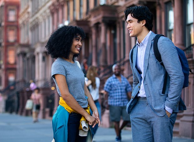 Charles Melton z „Riverdale” w filmie „Słońce też jest gwiazdą”. Mamy polski zwiastun i znamy datę premiery