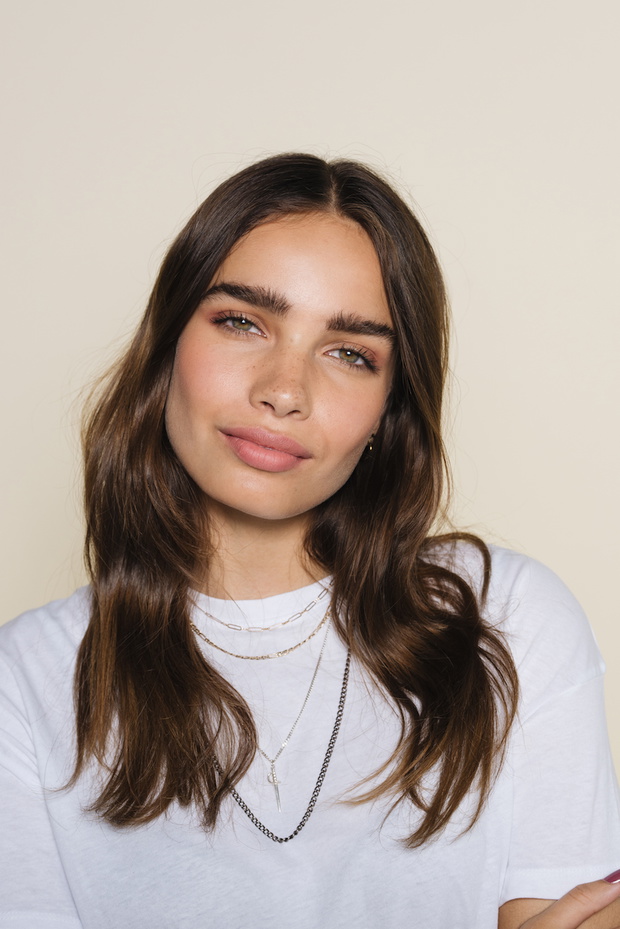 Hana Cross w kampanii Bershka Beauty