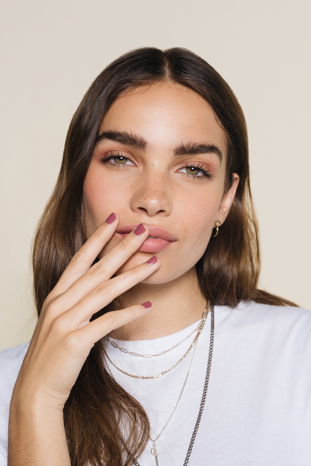 Hana Cross w kampanii Bershka Beauty