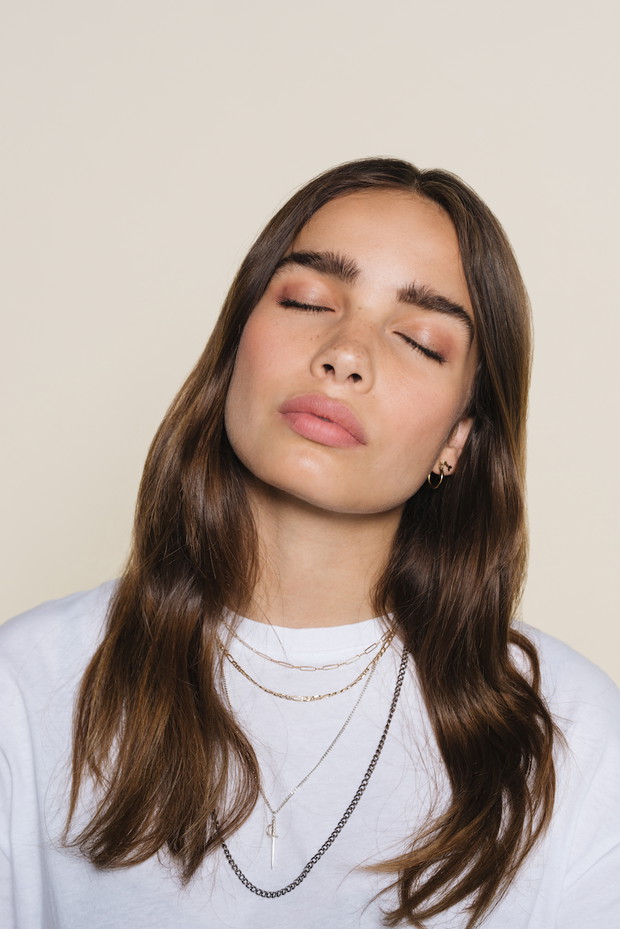 Hana Cross w kampanii Bershka Beauty