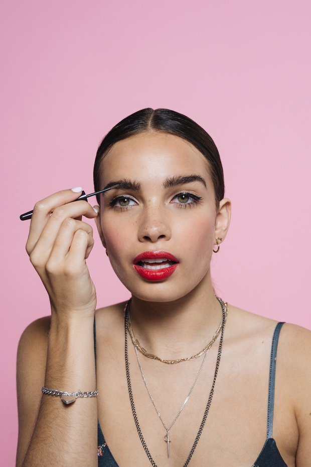 Hana Cross w kampanii Bershka Beauty