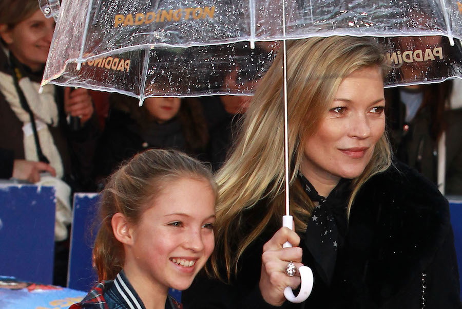 Córka Kate Moss ma już 17 lat! Lila Moss towarzyszyła mamie na ślubie Marca Jacobsa. Podobne?