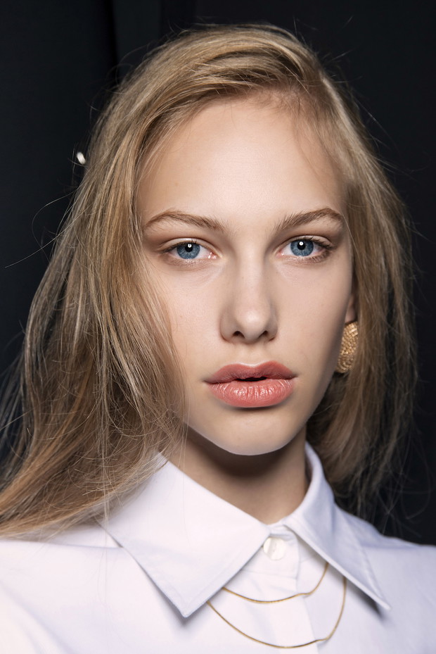 Modne kolory włosów 2019: Honey Blonde na wybiegu