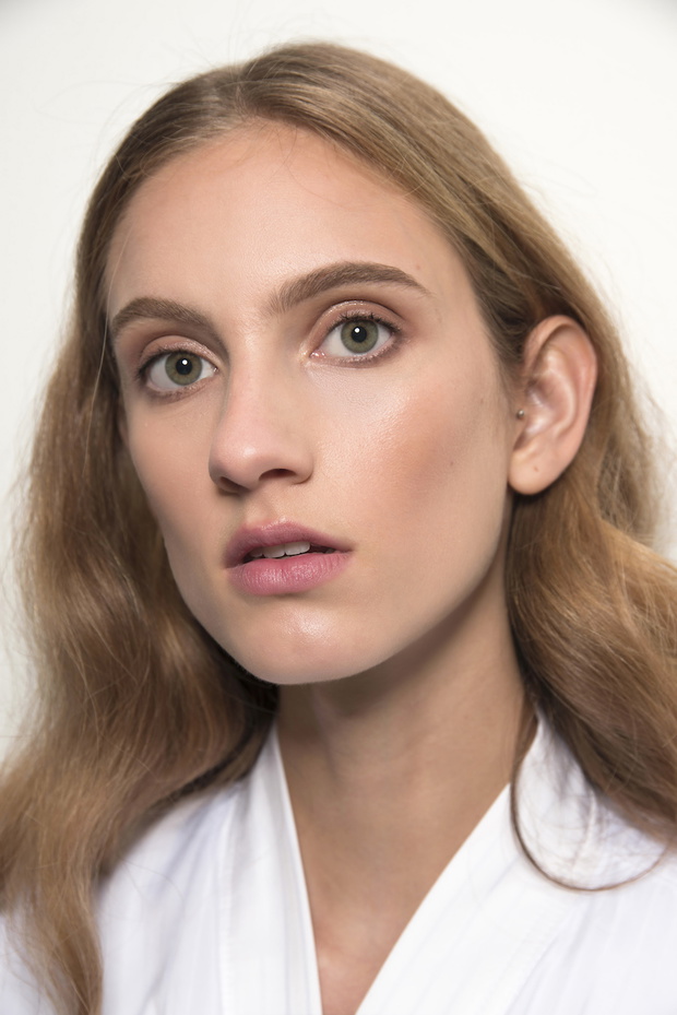 Modne kolory włosów 2019: Honey Blonde na wybiegu