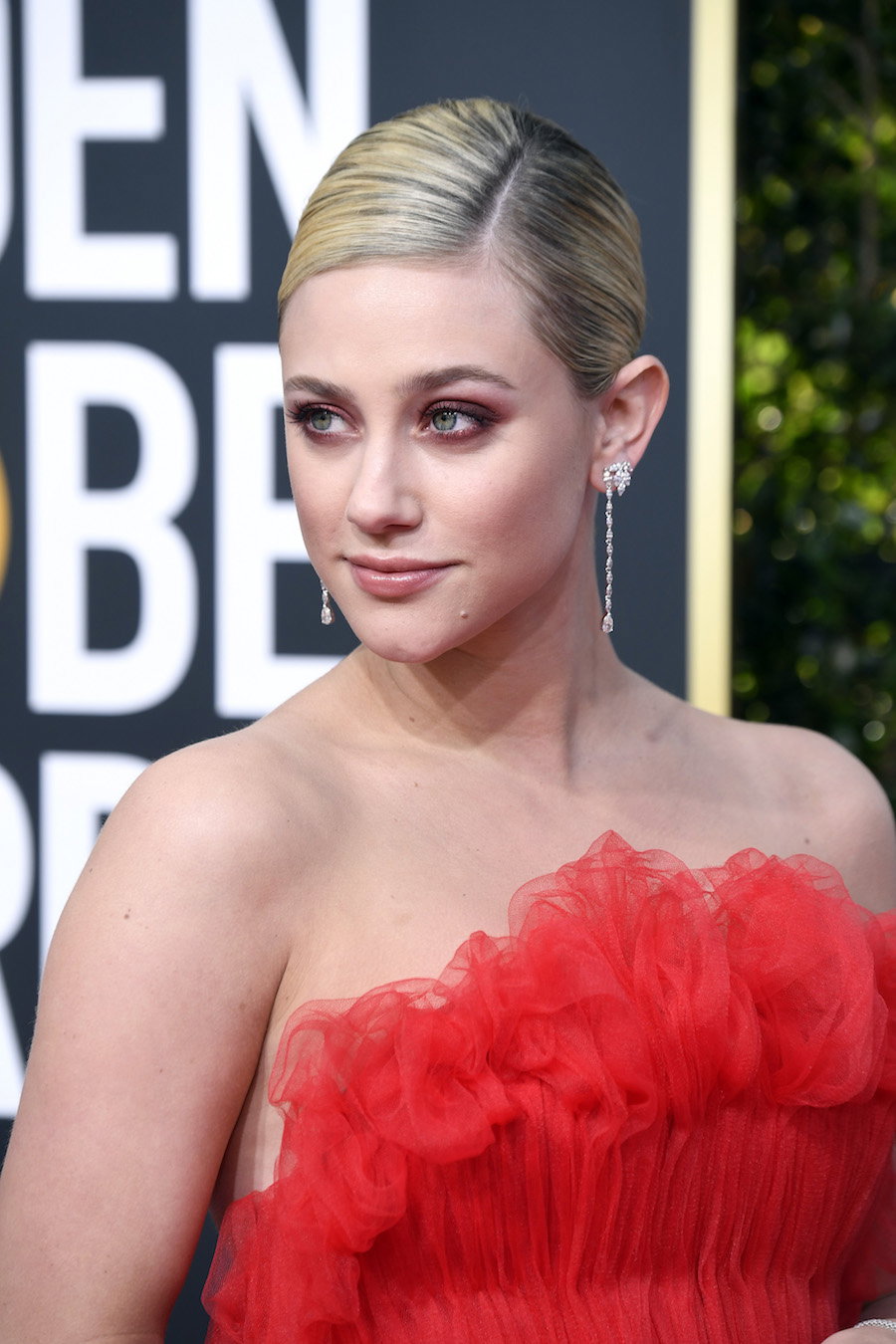Złote Globy 2019: dlaczego Cole Sprouse nie towarzyszył Lili Reinhart na gali?