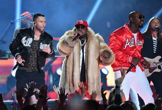 Na scenę podczas halftime show dołączył do zespołu raper Big Boi.
