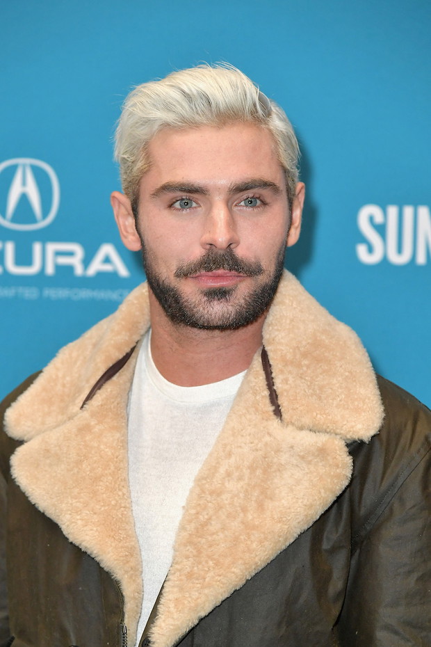 Zac Efron zmienił wizerunek i przefarbował się na platynowy blond.