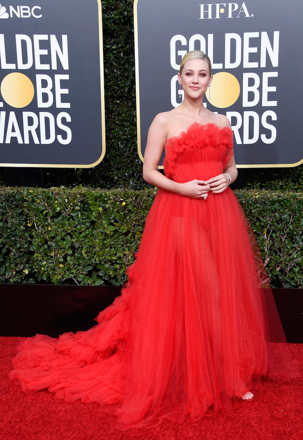 Złote Globy 2019: Lili Reinhart w kreacji Khyeli