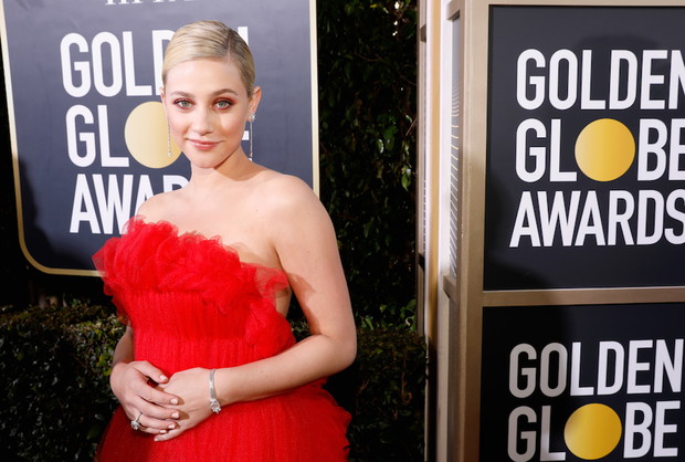 Złote Globy 2019: Lili Reinhart zadebiutowała na gali bez swojego chłopaka, Cole Sprouse