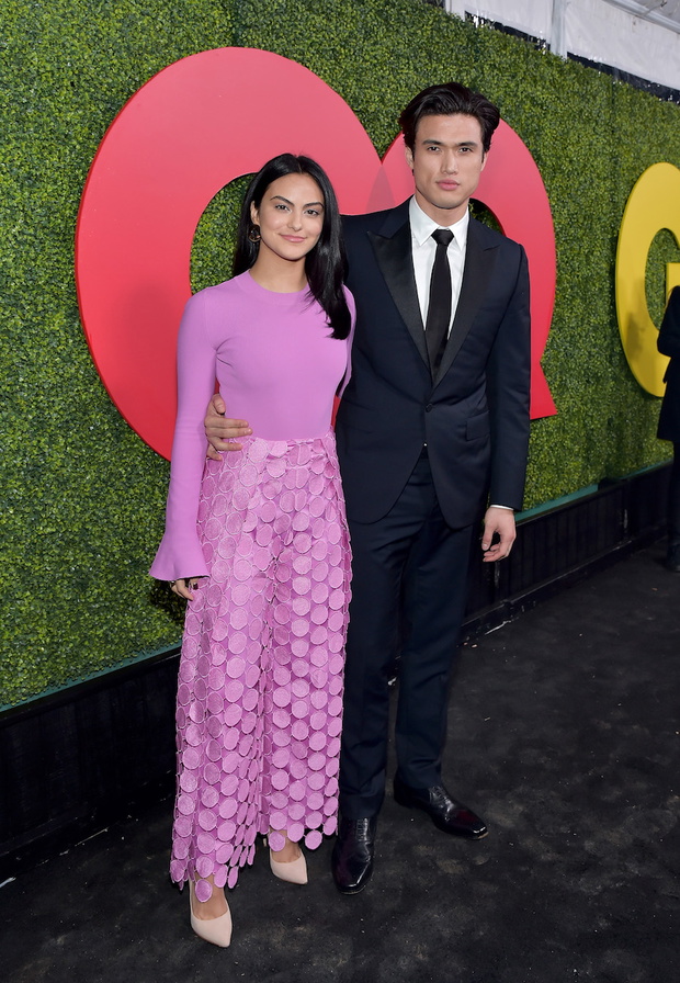 Camila Mendes i Charles Melton są parą od kilku miesięcy.