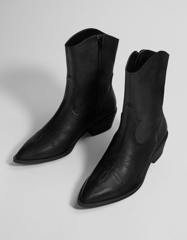 Skórzane kowbojki Bershka, 279 zł