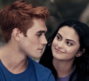 Pary z „Riverdale” jako postacie z bajek Disneya to najlepsze, co dziś zobaczycie