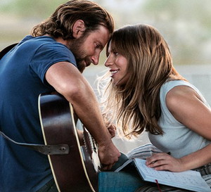 Lady Gaga i Bradley Cooper w utworze „Shallow” z filmu „Narodziny gwiazdy”