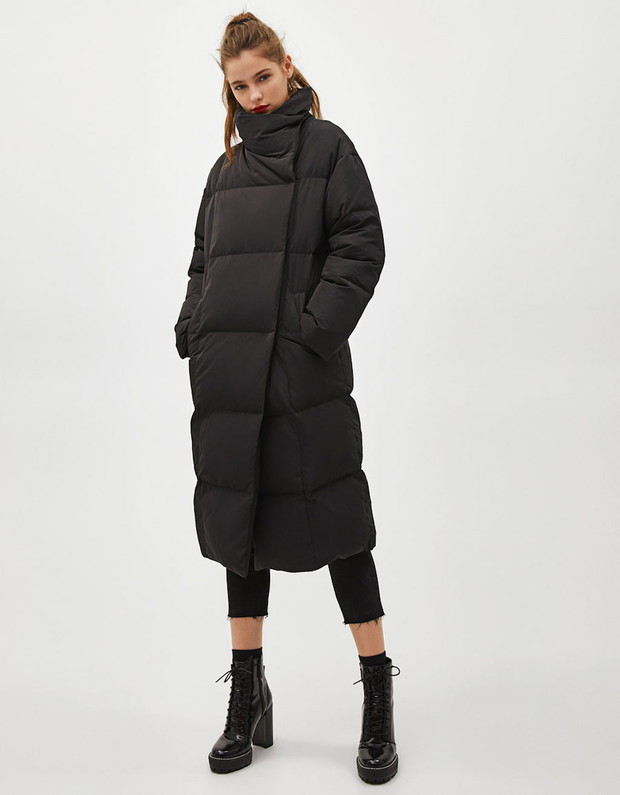 Puchowy płaszcz Bershka, ok. 200 zł z 399 zł