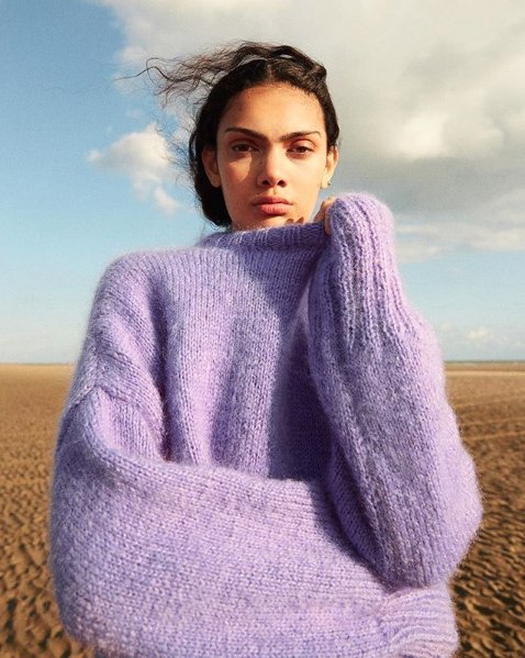 Sweter Berenika Czarnota, ok. 1500 zł