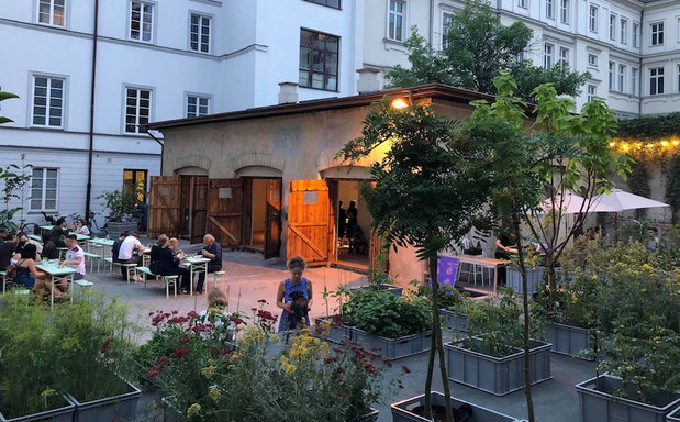 Wozownia Bar, Pl. Trzech Krzyży 16A