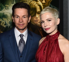 Mark Walhberg i Michelle Williams dostali nierówną pensję za dogrywki do filmu Ridleya Scotta