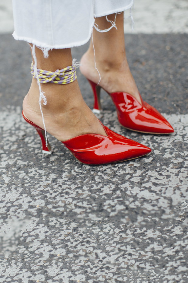 Buty z lakierowanej skóry