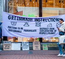 Czerwone flagi greenwashingu. Te 5 pojęć najczęściej wykorzystują producenci ubrań, aby wydawać się eko
