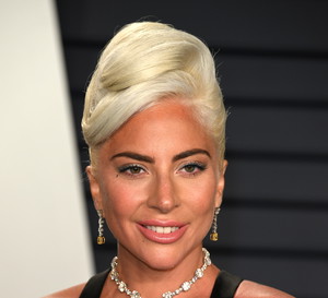 Modne fryzury 2019: Lady Gaga