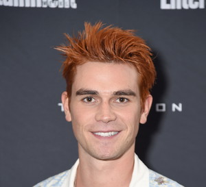 KJ Apa zagra w nowym filmie Netflixa! Zobaczcie zwiastun „The Last Summer” z gwiazdorem „Riverdale” w roli głównej!