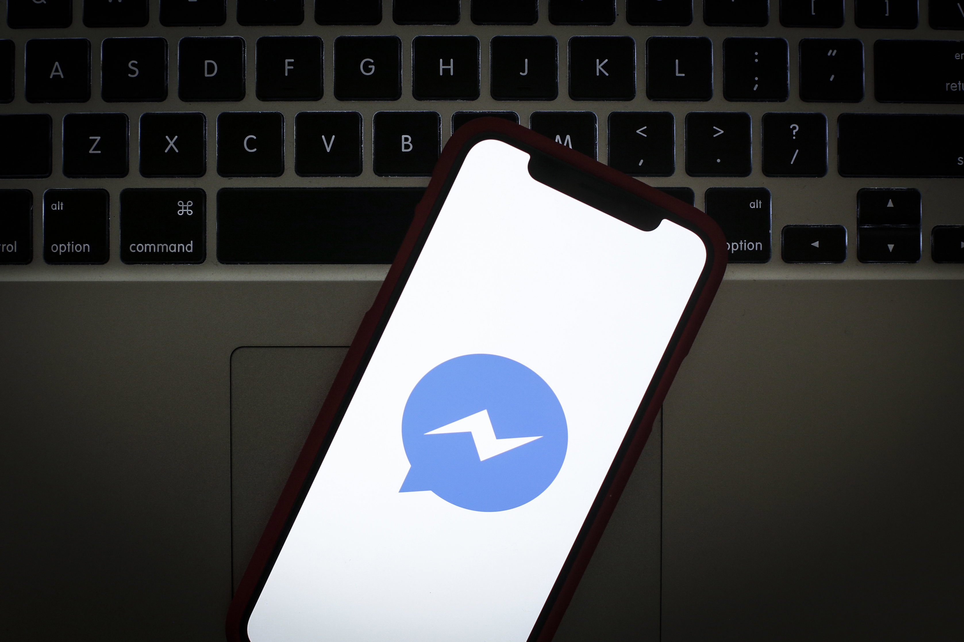Czarny Messenger: Jak włączyć tryb nocny aplikacji?