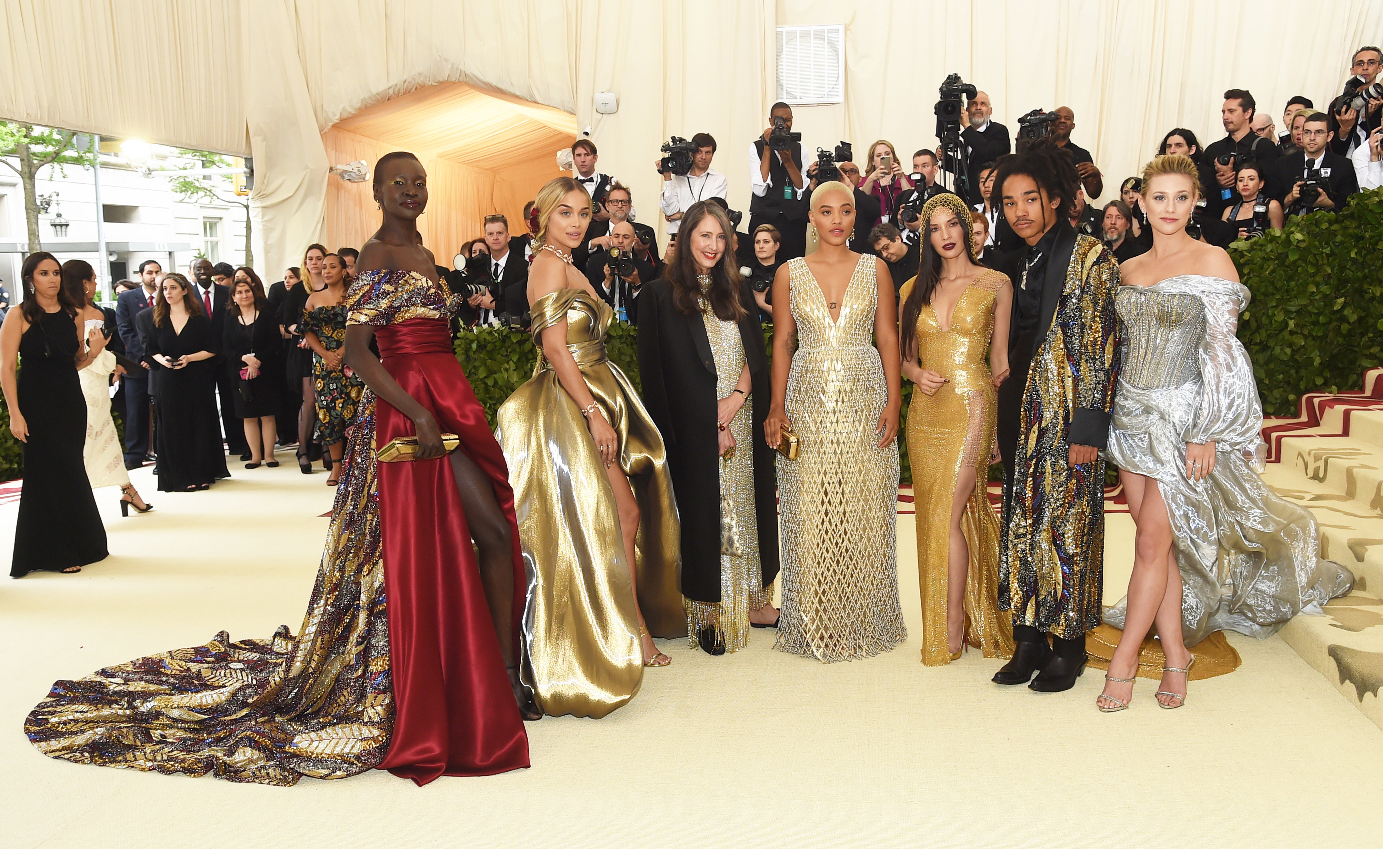 Met Gala 2018: Gwiazdy w kreacjach z sieciówek
