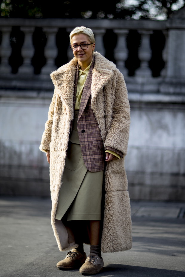 Moda uliczna podczas Paris Fashion Week jesień-zima 2018/2019