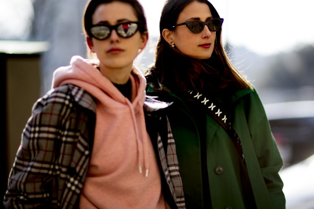 Moda uliczna podczas Paris Fashion Week jesień-zima 2018/2019