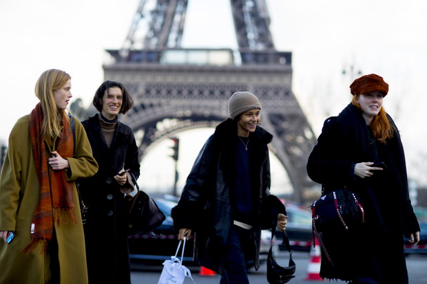 Moda uliczna podczas Paris Fashion Week jesień-zima 2018/2019