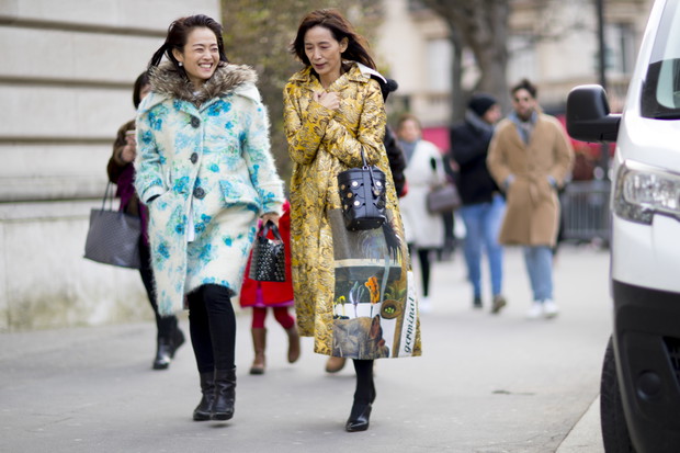 Moda uliczna podczas Paris Fashion Week jesień-zima 2018/2019