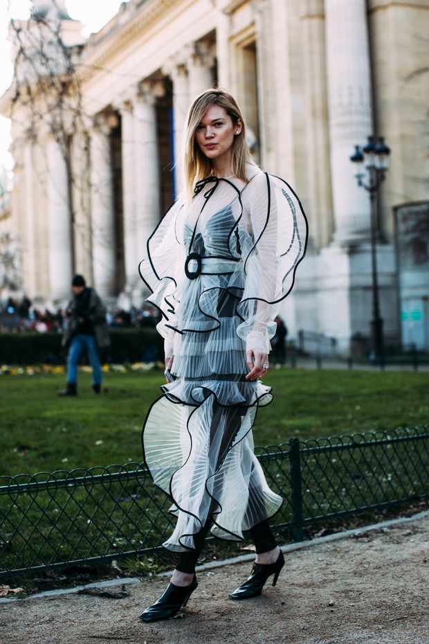 Moda uliczna podczas Paris Fashion Week jesień-zima 2018/2019
