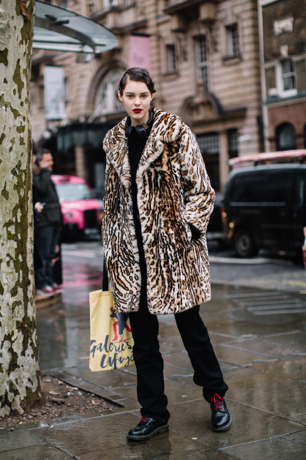 Najlepsze stylizacje mody ulicznej podczas London Fashion Week