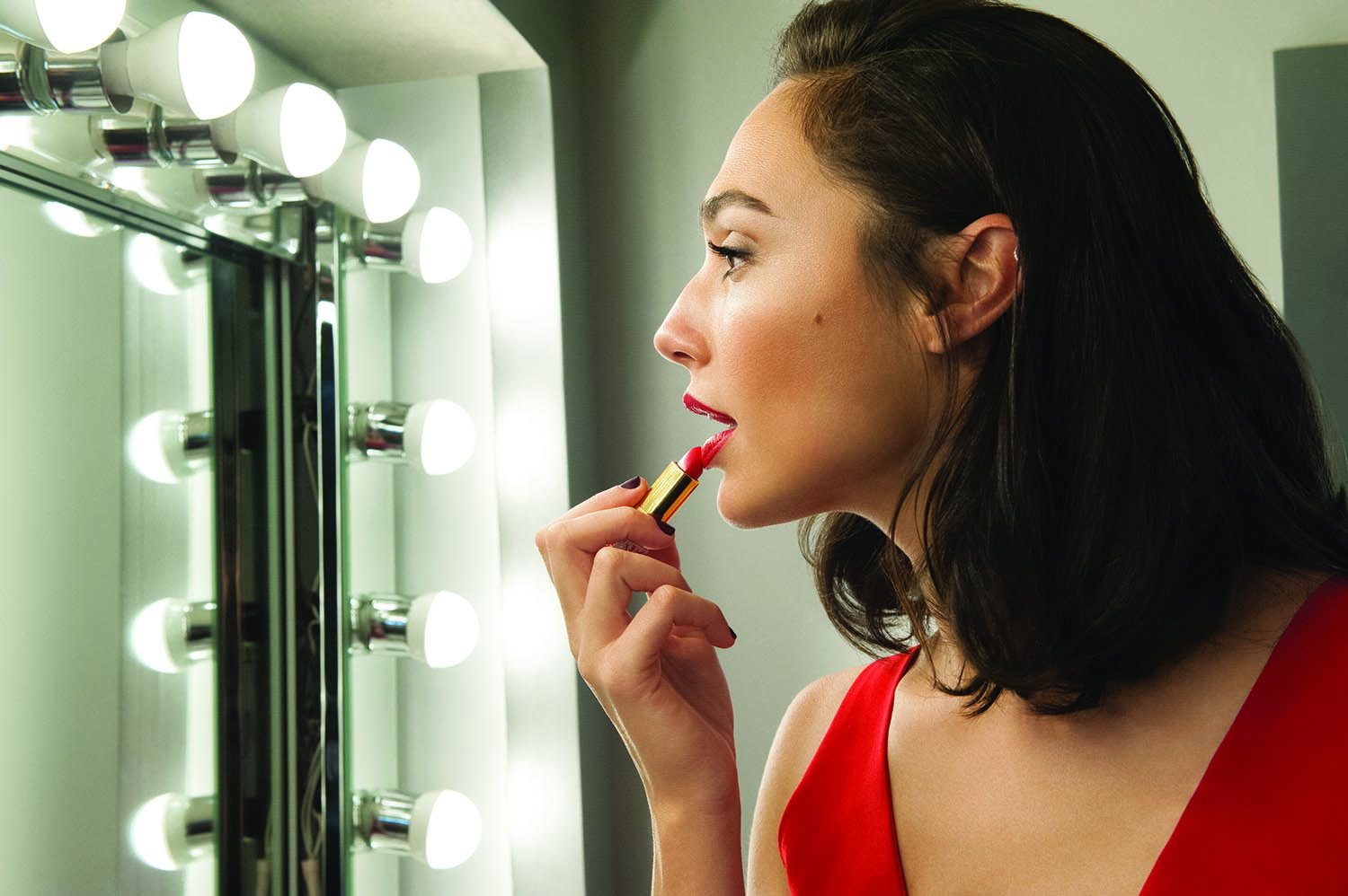 Gal Gadot nową ambasadorką marki Revlon