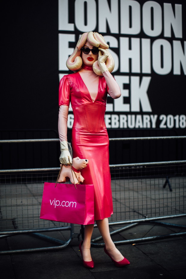 Najlepsze stylizacje mody ulicznej podczas London Fashion Week