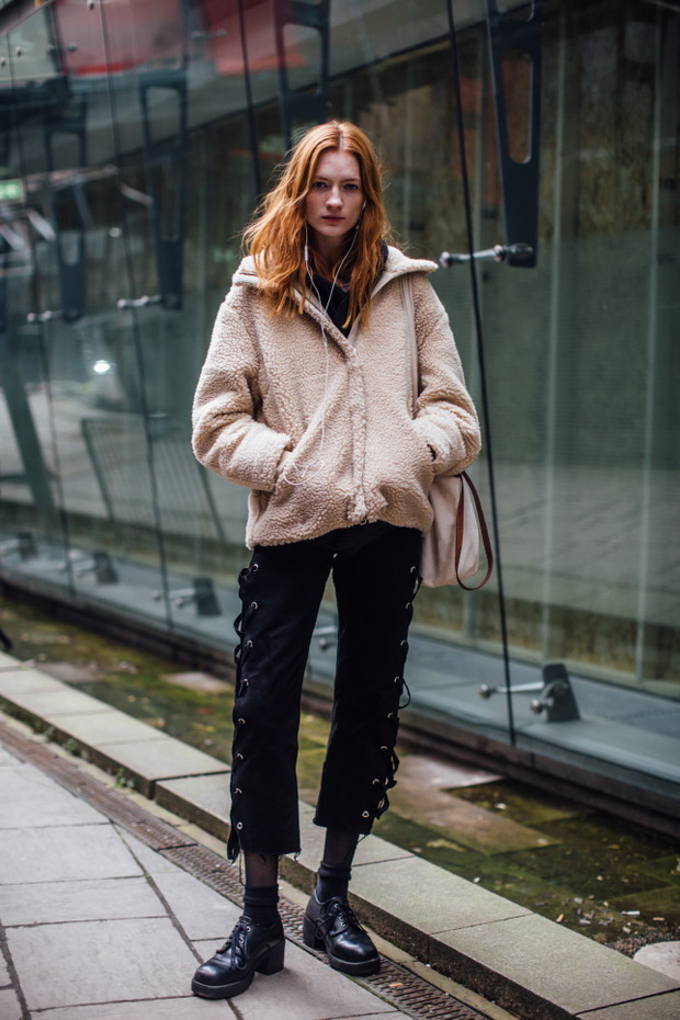 Najlepsze stylizacje mody ulicznej podczas London Fashion Week