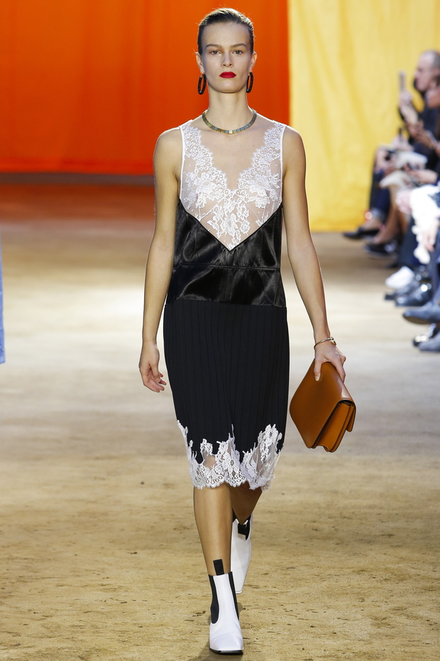 Pokaz kolekcji Celine ss 2016 na Paris Fashion Week_MON0037