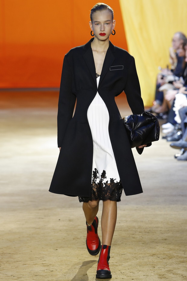 Pokaz kolekcji Celine ss 2016 na Paris Fashion Week_MON0096