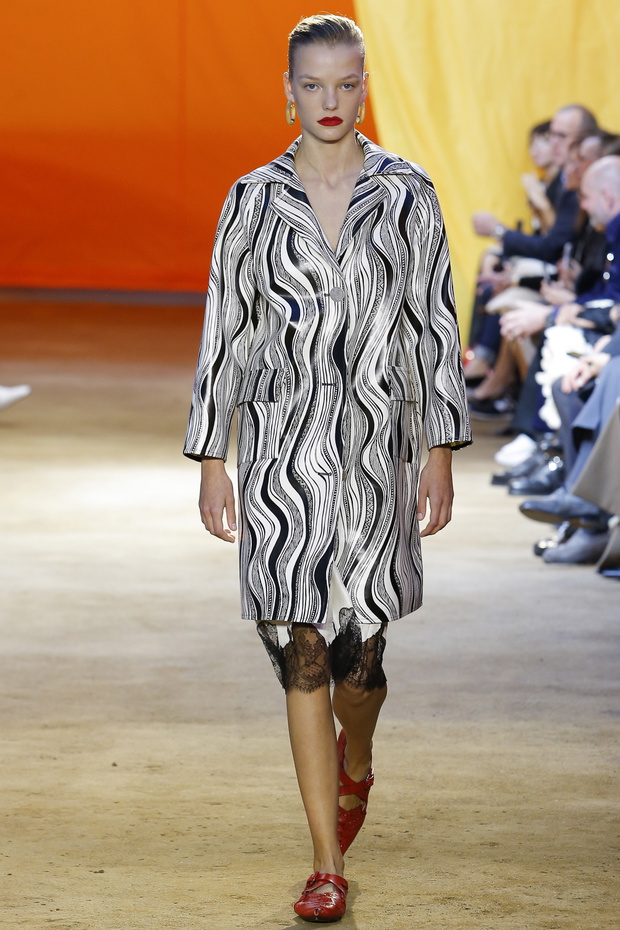 Pokaz kolekcji Celine ss 2016 na Paris Fashion Week_MON0150