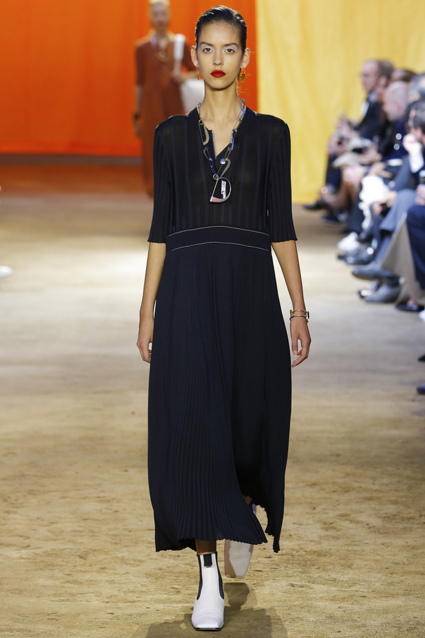 Pokaz kolekcji Celine ss 2016 na Paris Fashion Week_MON0420