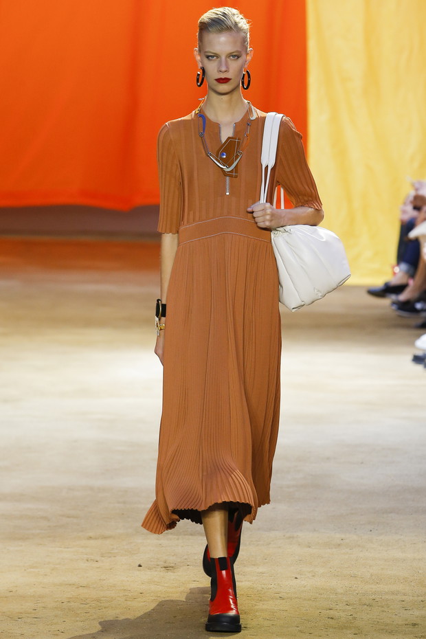 Pokaz kolekcji Celine ss 2016 na Paris Fashion Week_MON0444